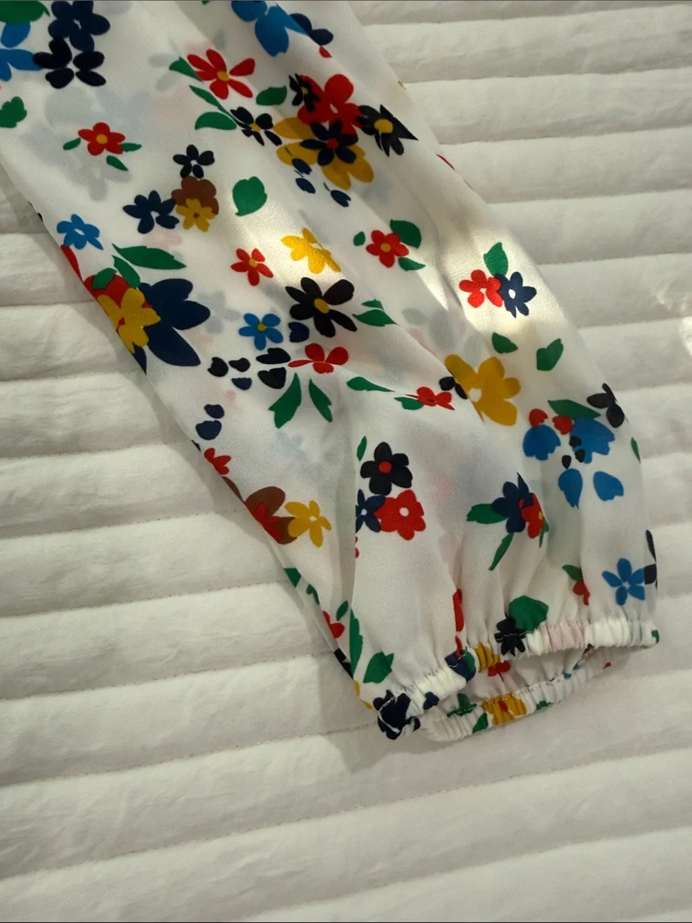 kate spade White Floral Print Blouse with Multicolor Flowers